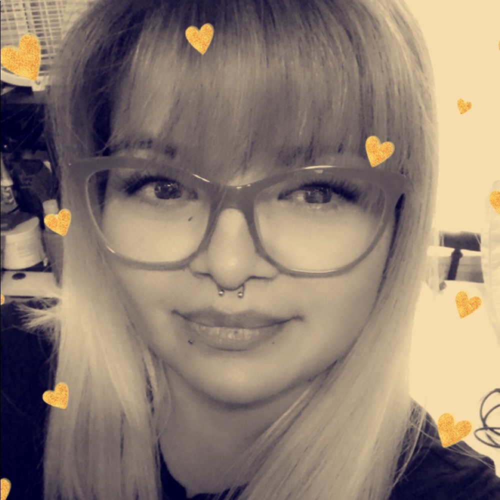 Meet your Posher, Neeka